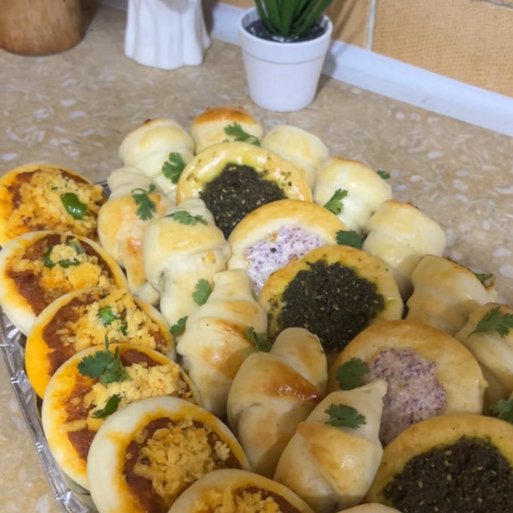 معجنات مشكله زعتر جبنه لحم دجاج بيتزا