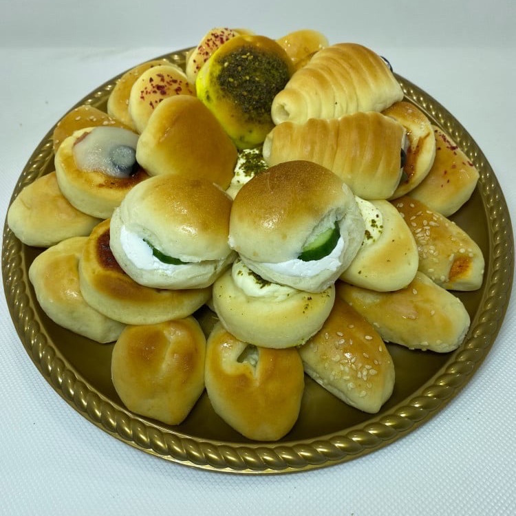 معجنات متنوعه زعتر سماق جبنه تونا دجاج