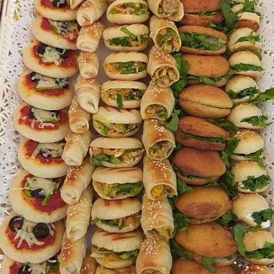 معجنات متنوعه صحن كبير مشكله