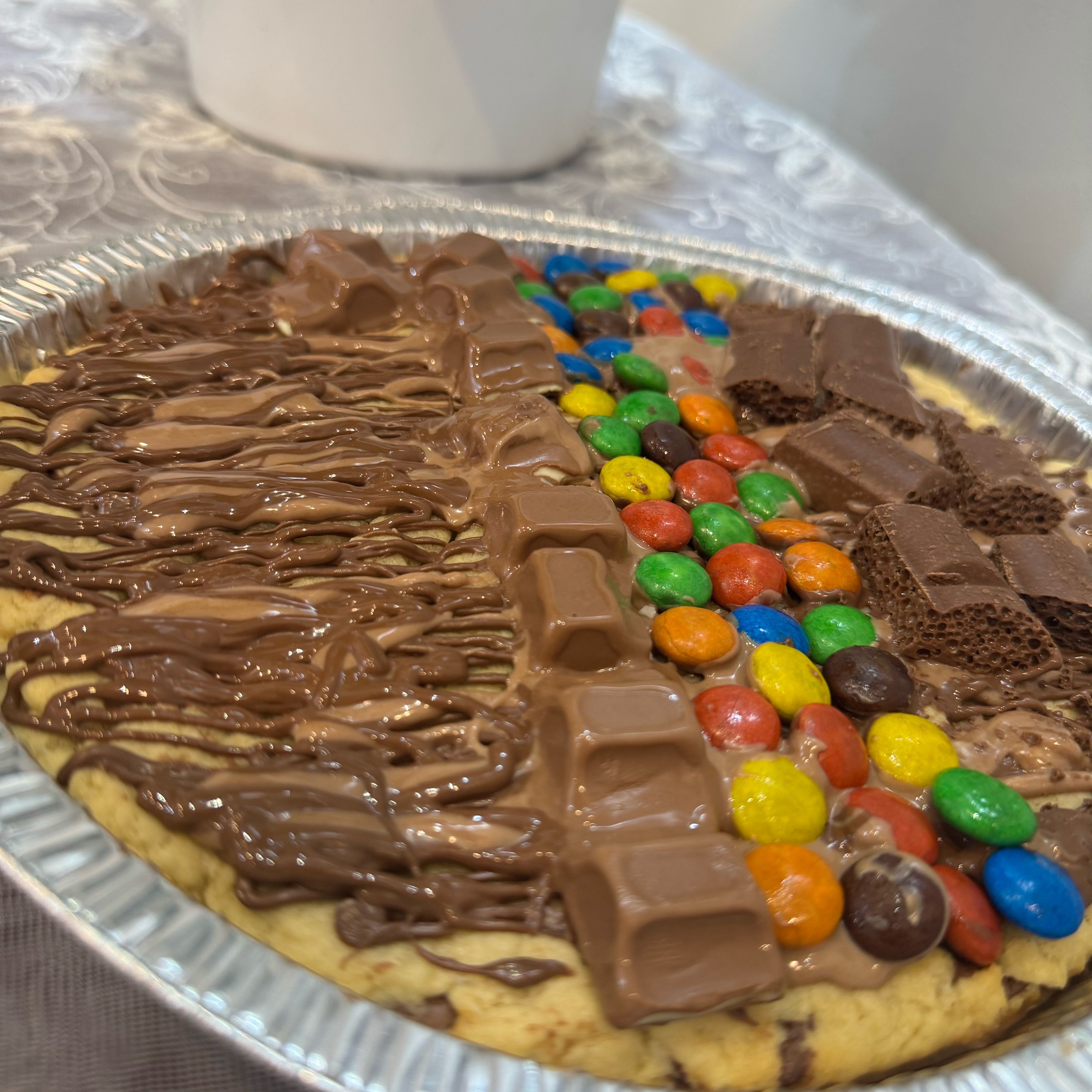 كيكة كوكيز تليق بذائقتك 😋 - كيكة سادة وسط ب ٥٠ ريال - كيكة وسط ملغمة (سبيشل) ب ٦٥ ريال ال
