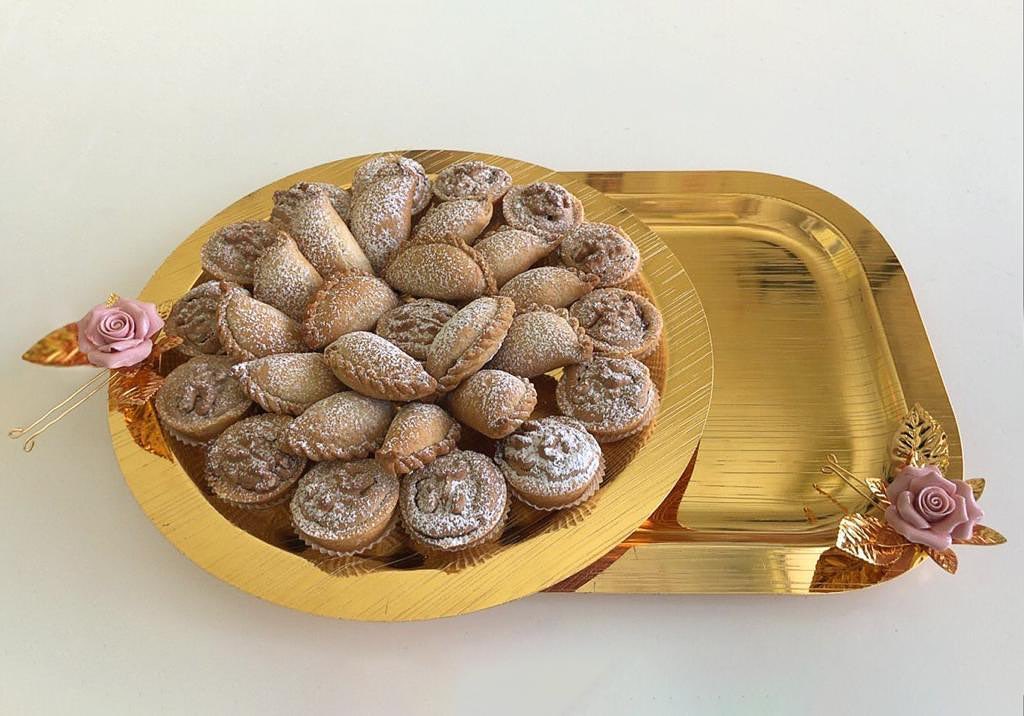 اللهم أتمم لنا بالقبول و كل عيد و أحبابنا بخير هدايا باستيل تظل تجمعنا رغم البعد،، صحن ذهب