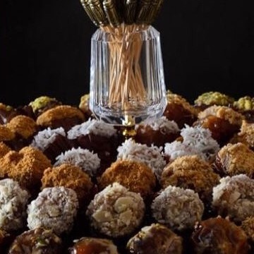 تشكيله مميزه من تمور المها تشاركم أجمل المناسبات #تمور#تمر_محشي#تمر_سكري#تمور_محشيه#مكسرات