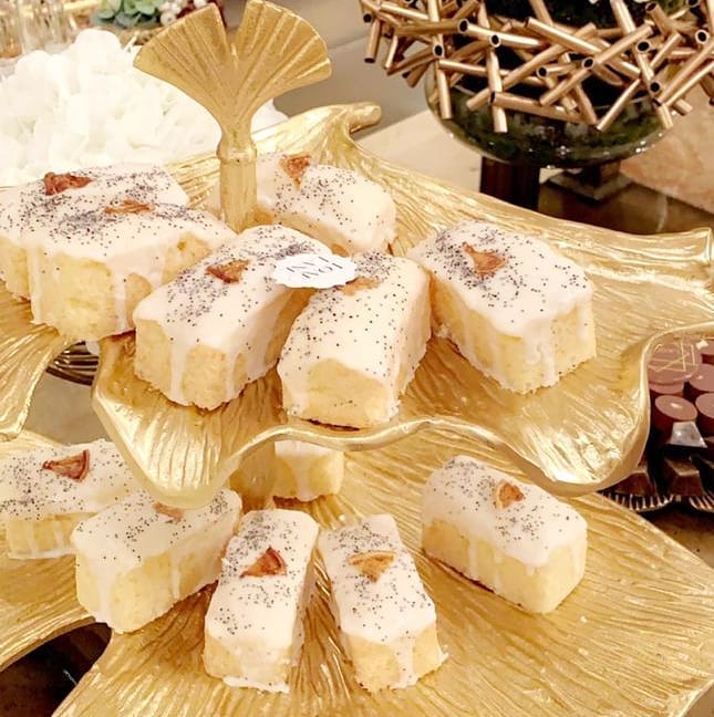 • BESTSELLER • MINI LEMON LOAFS •
