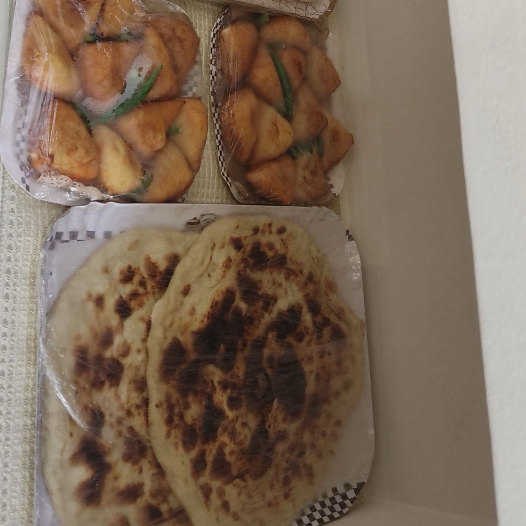 سمبوسه دجاج سمبوسه سعر الحبه(١ )﷼ خبز سعر الحبه (١٠)﷼