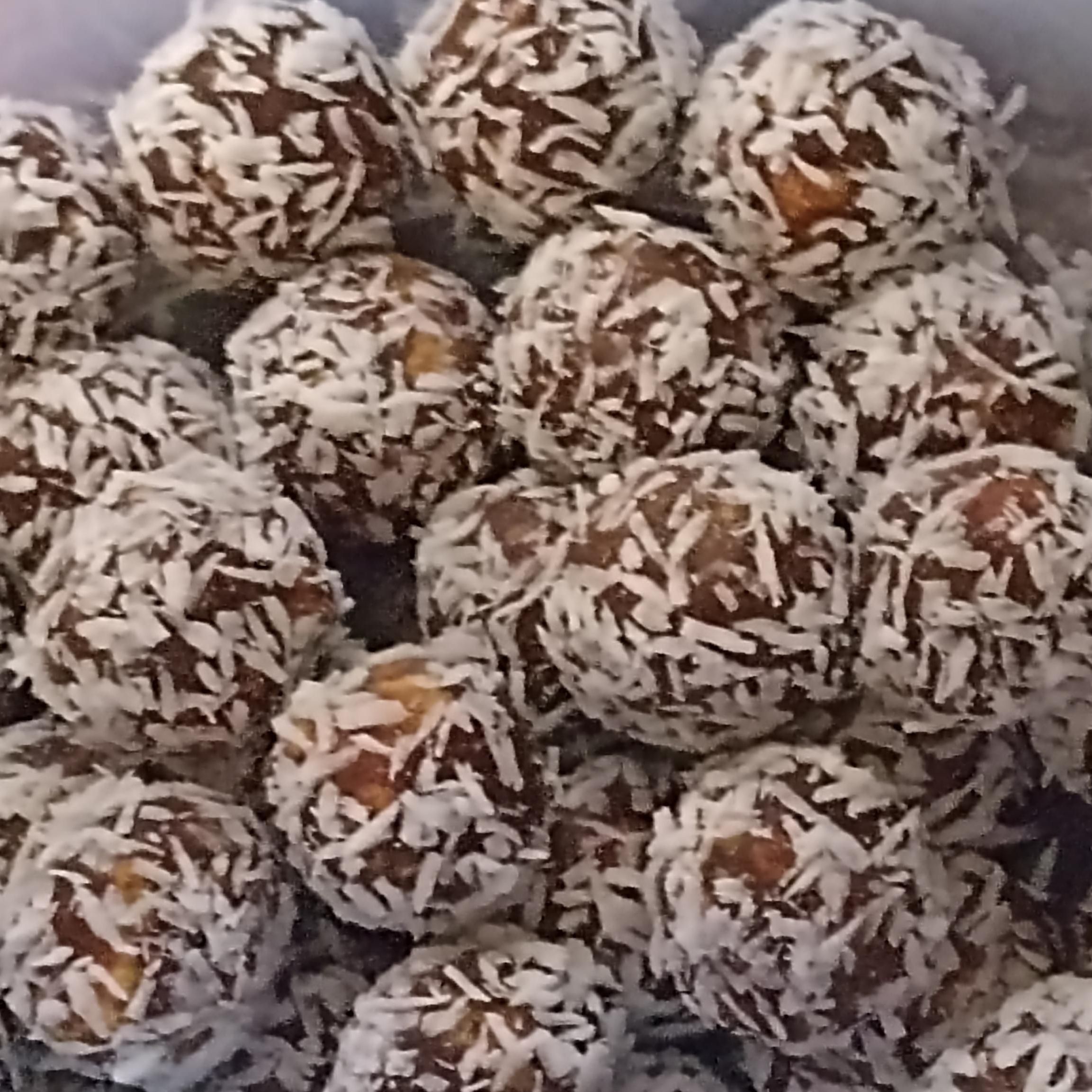 تمر بسكويت مغطى بجوز الهند
