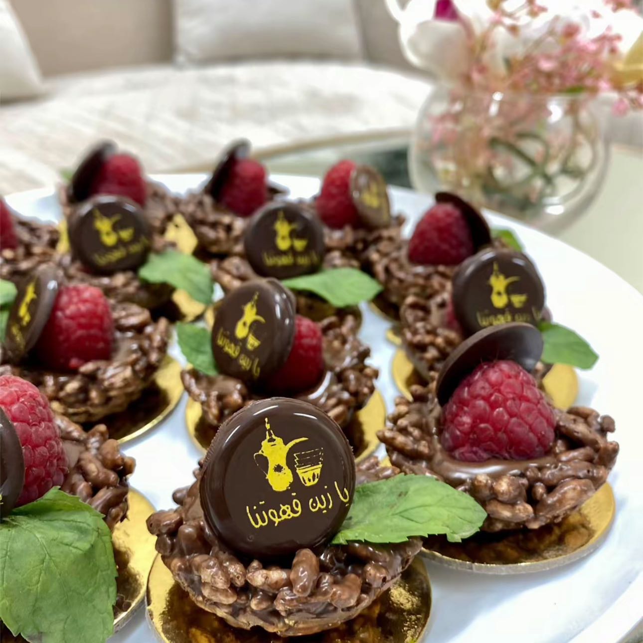 ويكند ومحتاره من وين تاخذين حلاك؟🍫✨. الحلا المقرمش بالتشوكلت البلجيكي😋👌🏻.