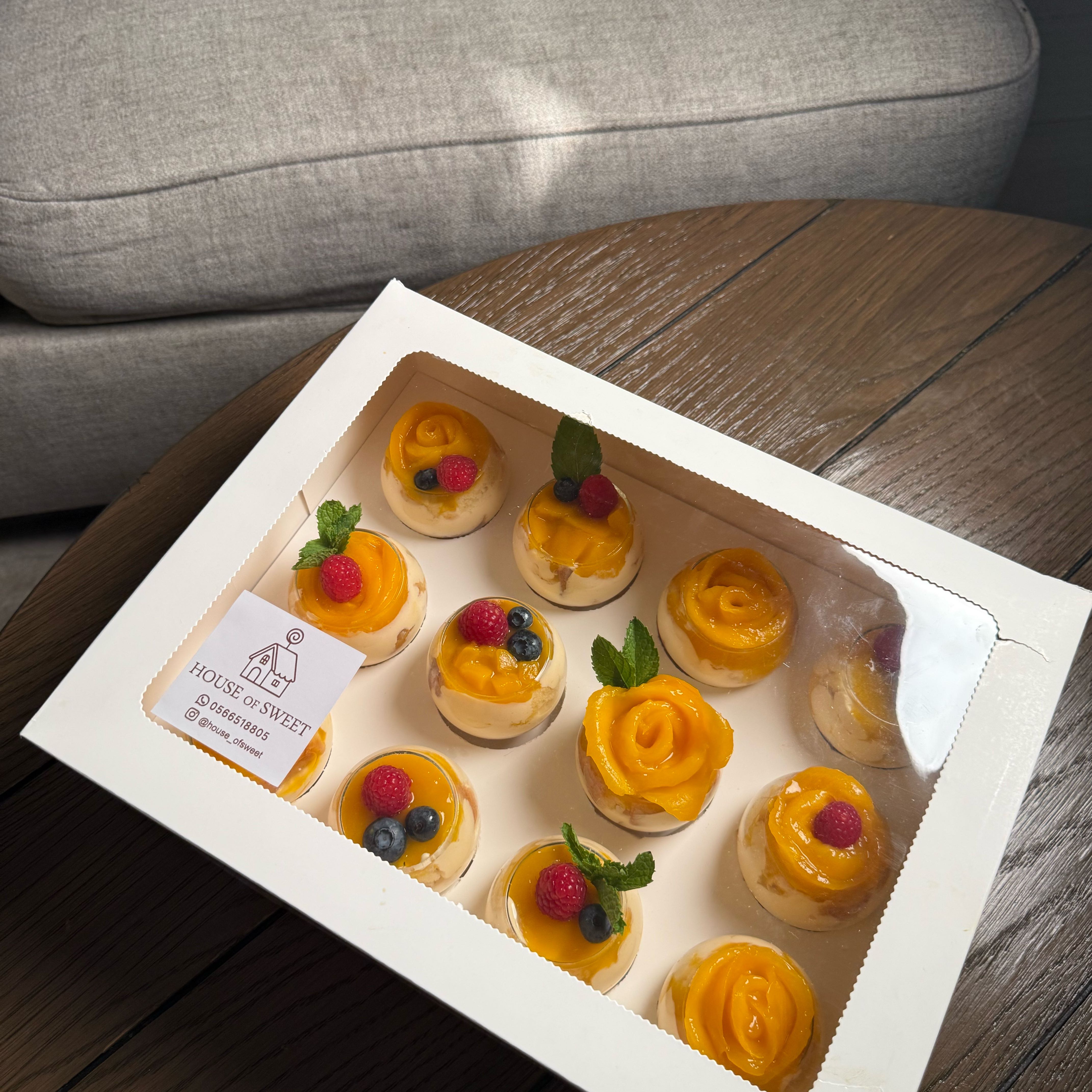 الترافل مانجو || تقديمات زجاجية:🤩 ٦ حبات ب 60﷼ 12 حبه ب 120﷼ للحجز والاستفسار واتساب : ✨