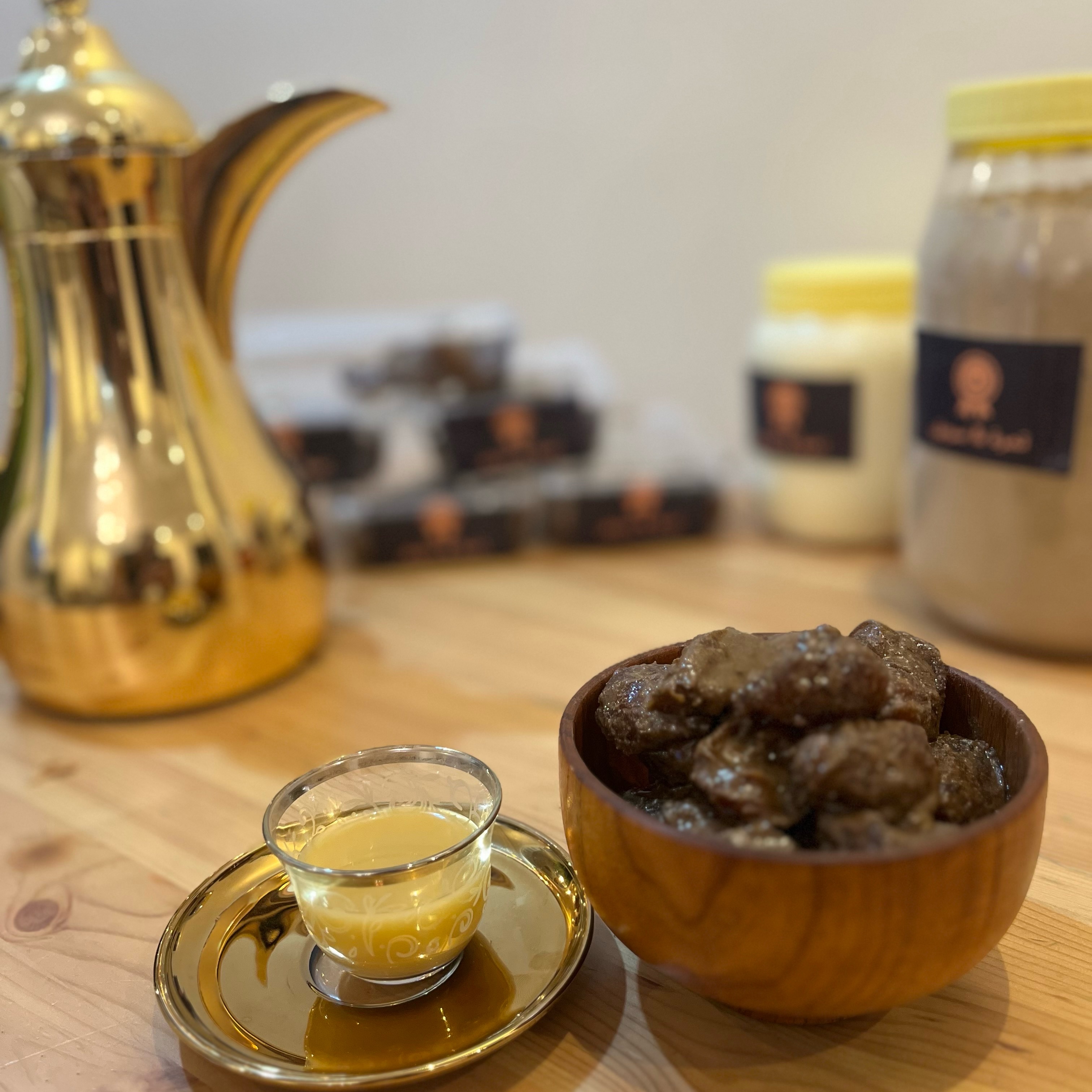 تمرة سويق : تمر خلاص مضافاً إليه سمن الغنم الطازج مع دخن و بعض الإضافات الطبيعية ، بدون إض