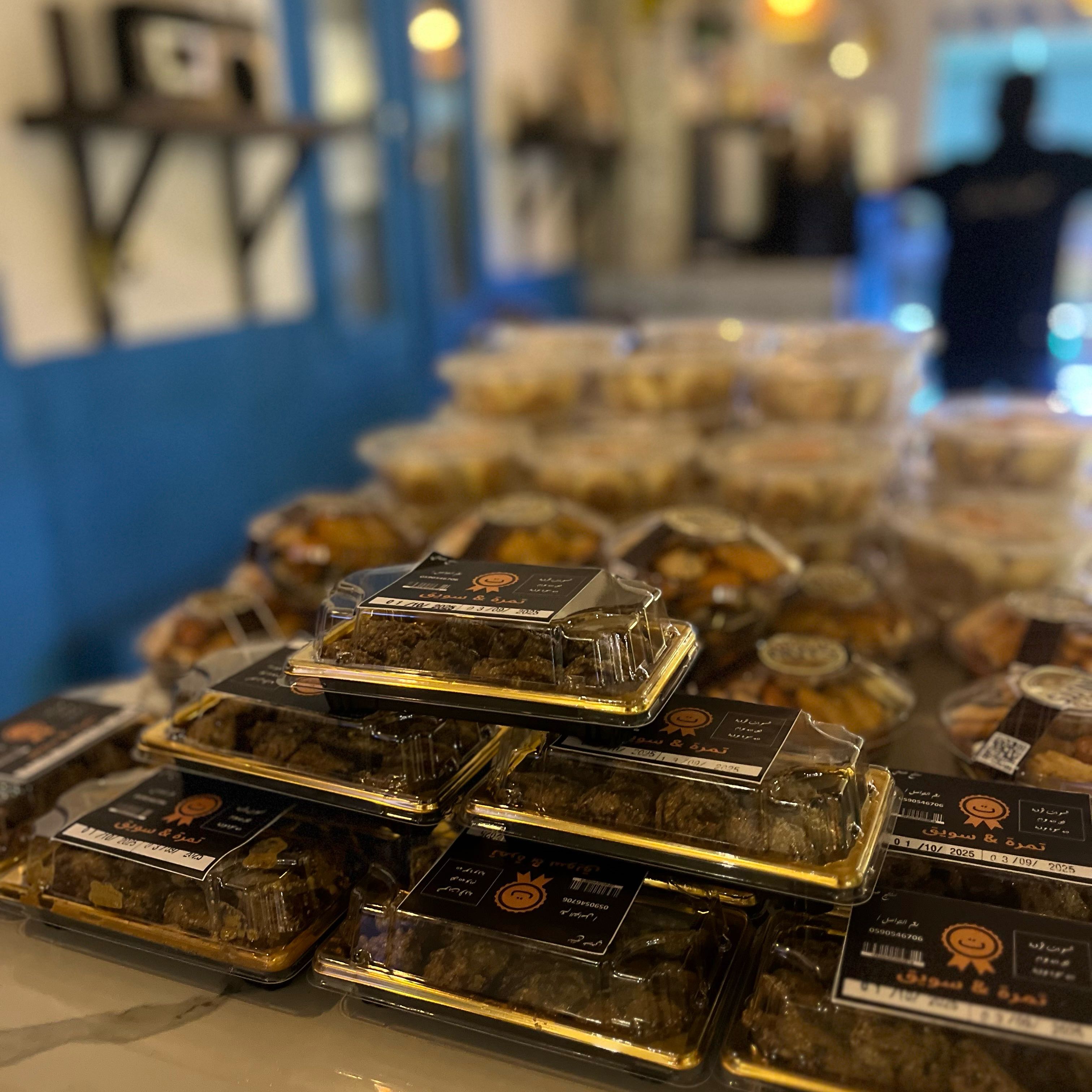تمرة سويق : منتج طبيعي عبارة عن سمن غنم طازج مضافاً إليه الدخن و بعض الإضافات المنكّهة و ب