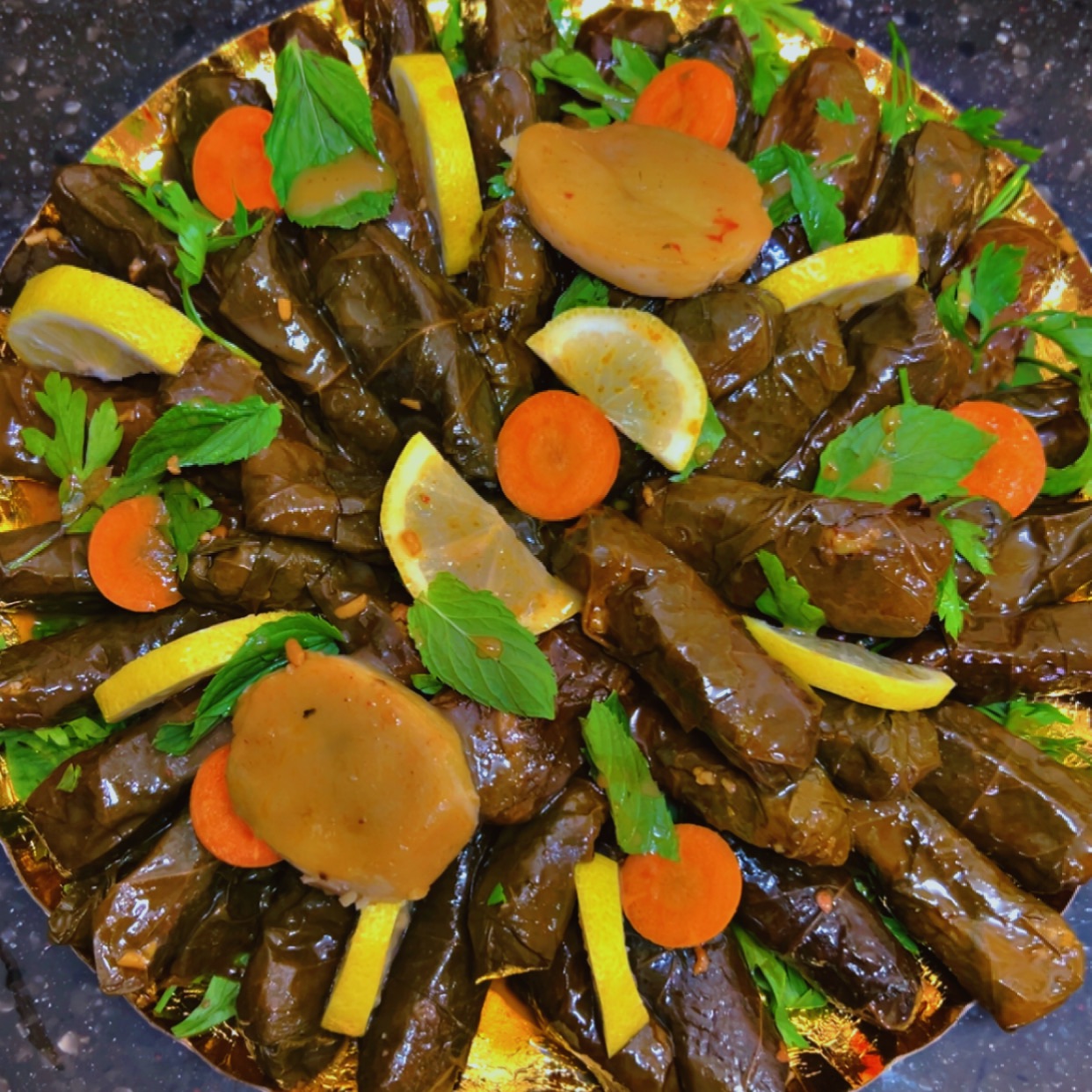 ورق عنب بدبس الرمان متوف السبايسي والعادي الحبه ريال ونص