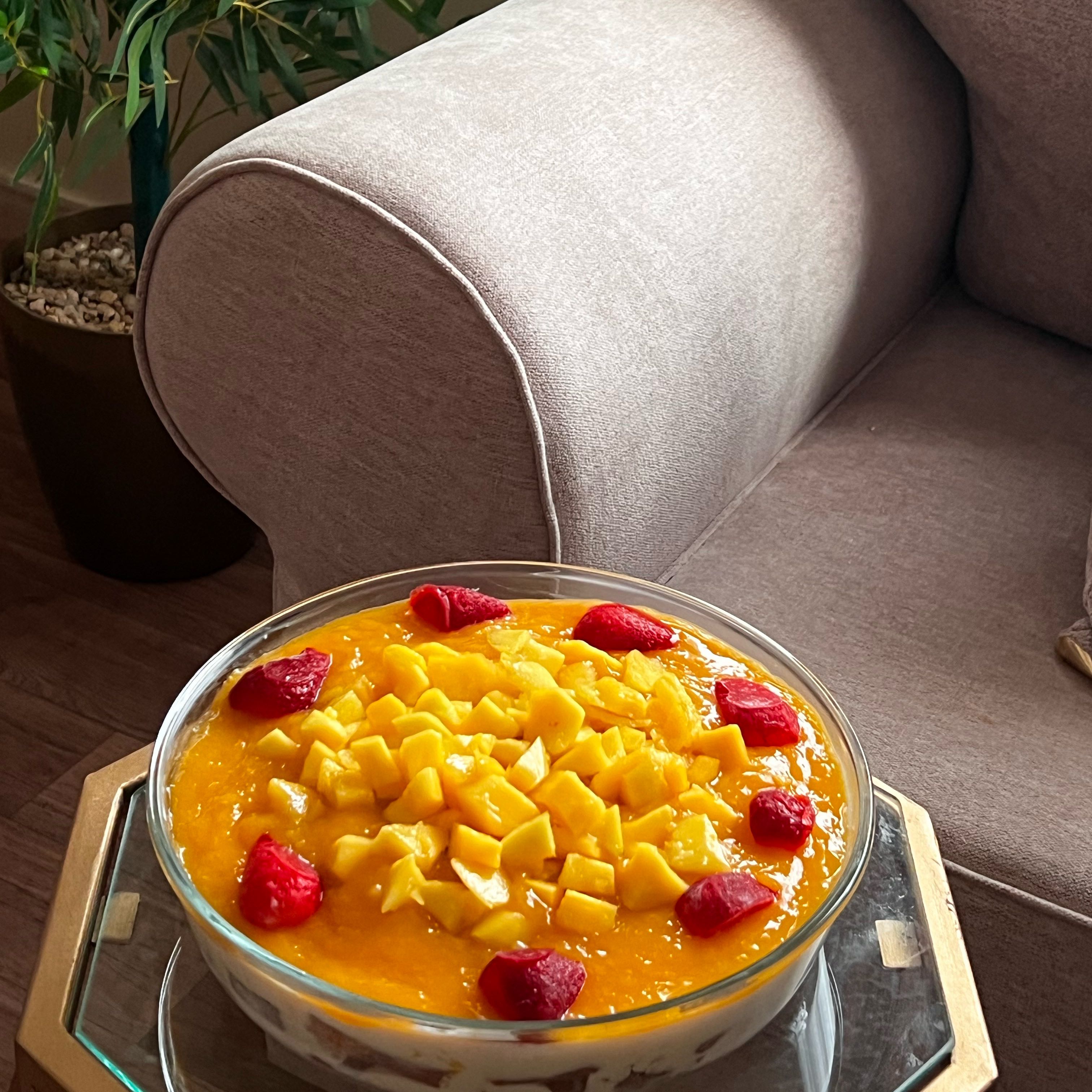 ✨ “ترفل منجا .. عالم من النكهات المميزة 🍫🥭 نقدم لكم أرقى أنواع الترفل والحلويات بطعم يذ