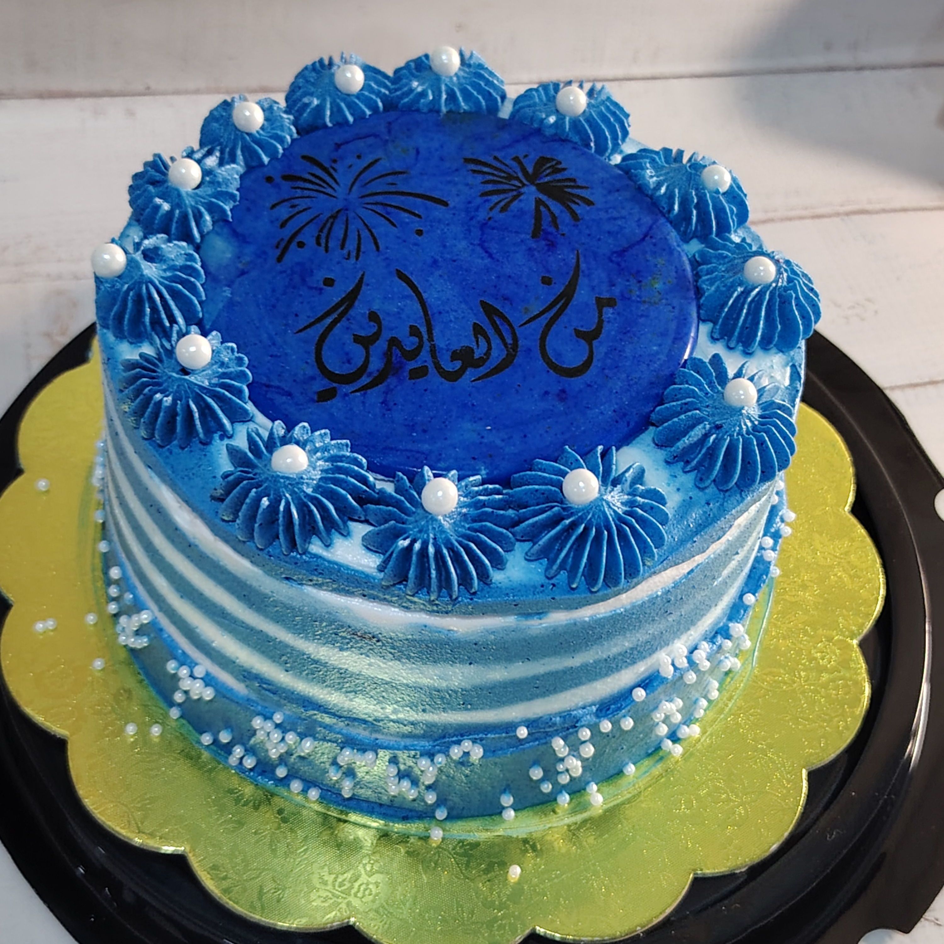 ميني كيك تكفي من٢ الى ٤ اشخاص ديزاين بسيط