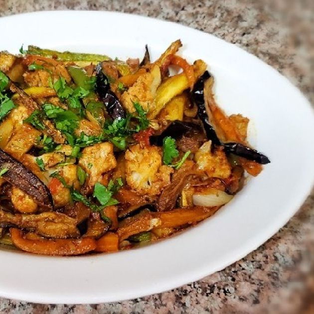 مصقعة "إتقان السبع سنوات".. خضار طازجة بتسبيكة ملكية! 🥘✨ لمحبي الأطباق المنزلية التي تدف