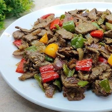 كبدة "إتقان السبع سنوات".. حميسة غنية بنكهة البيت واللمة الدافئة! 🥘🔥 لمحبي المذاق الأصيل