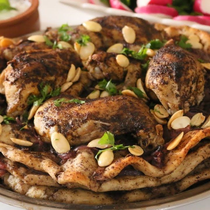 مسخن اردني بصل دجاج خبز مسخن سماء. مرق دجاج