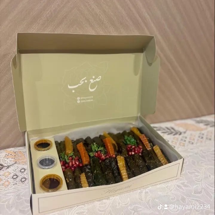بوكسنا يجمع لك الطعم اللذيذ والتقديم الراقي 🍃✨ يحتوي على ورق عنب لذيذ وحامض، مع إضافات م