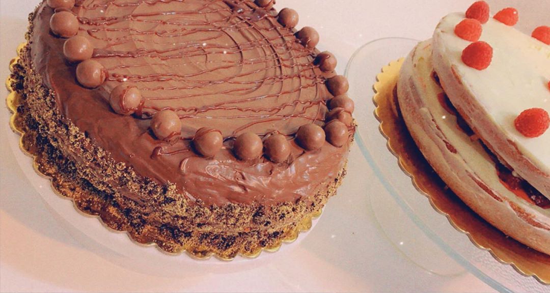 - كيكة الفانيلا & وكيكة الشوكولاته اللذيذة | بسعر 150 ريال للكيكة الواحدة ✨ #لوتس #كرات_ا