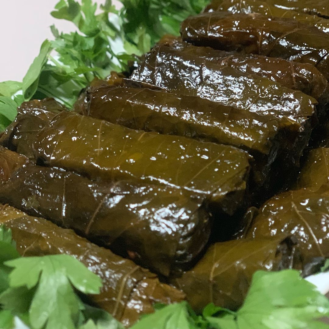 ورق عنب حامض حلو سبايسي حسب الرغبة الطلب قبل بيومين للتواصل واتس اب #طبخ #مطبخ #ورق_عنب #س
