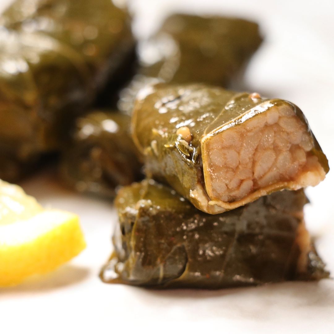 ورق عنب حامض حلو سبايسي حسب الرغبة الطلب قبل بيومين للتواصل واتس اب #طبخ #مطبخ #ورق_عنب #س