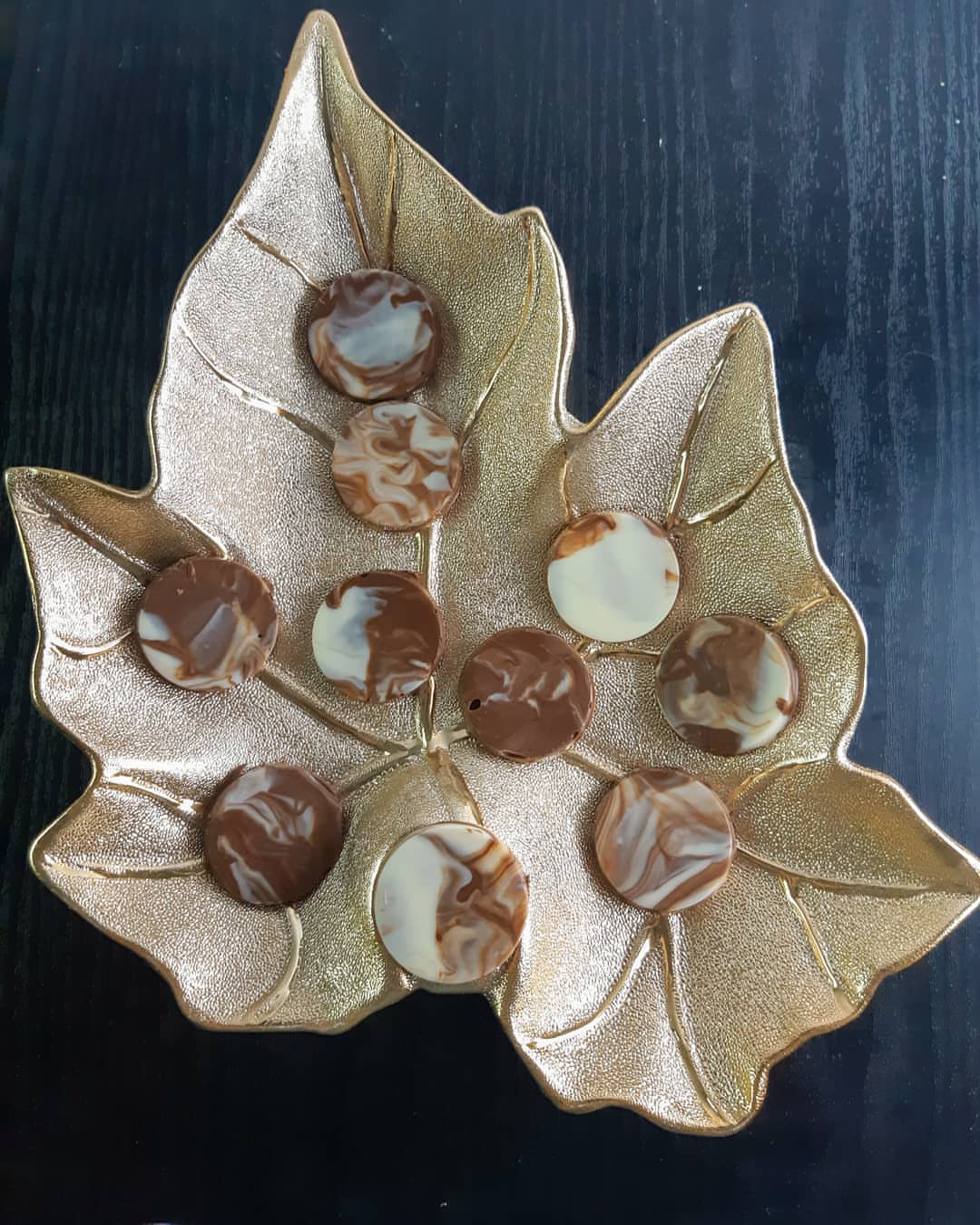 Whats more delicious..white or milk chocolate #chocolatemilk #chocolate #chocolatier #choc