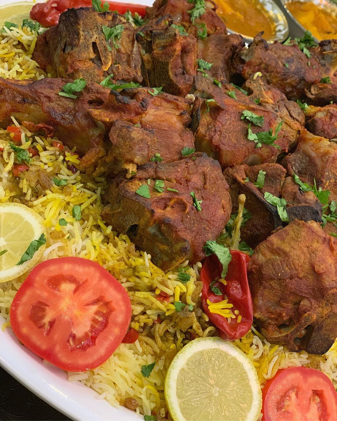 رز مع لحم الغنم المحمر بالفرن نهتم بأدق التفاصيل لمناسباتكم#الرياض#سلطات#سلطة#طبخ#شعبي#بوف