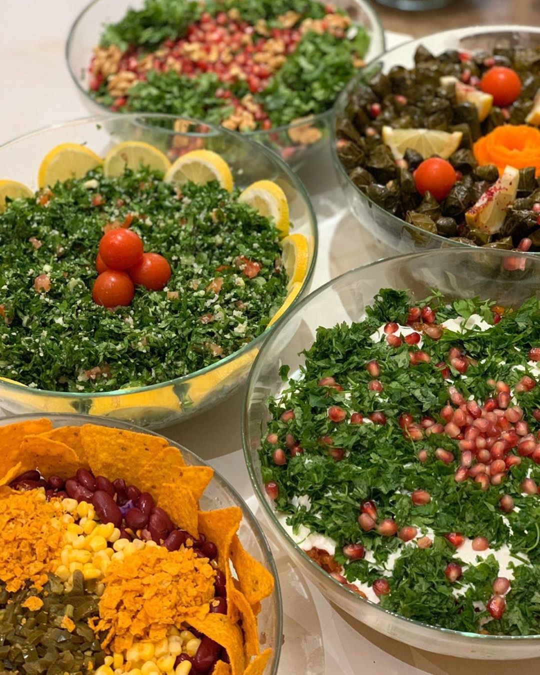 سلطات ومقبلات لزبونتنا عليهم بالعافيه الصوص خارجي حفاظا على الجودة#سلطات #مقبلات #لذيذ