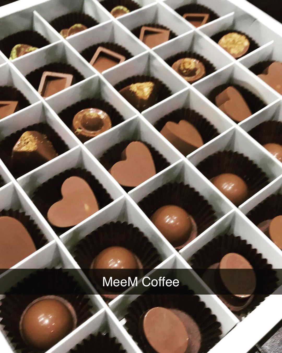 #مساء_الخير جميعاً طلبية اليوم #بوكس شوكولاتة بلجيكية محشية ٣٦حبة بـ ٩٠ ريال للطلب و التوا
