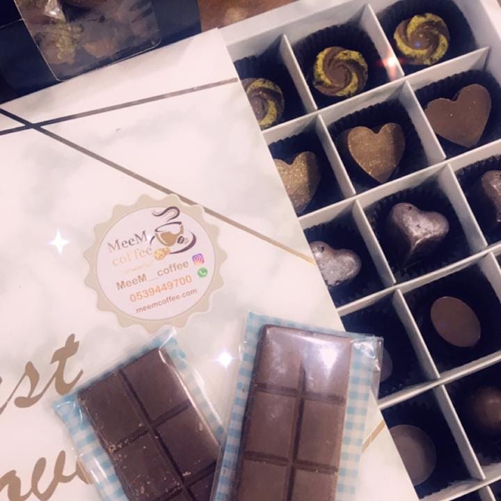 #جمعة_مباركة عليكم جميعاً #تصوير الزبونة بوكس الشوكولاتة و للوح الشوكولاتة عليهم بألف عافي