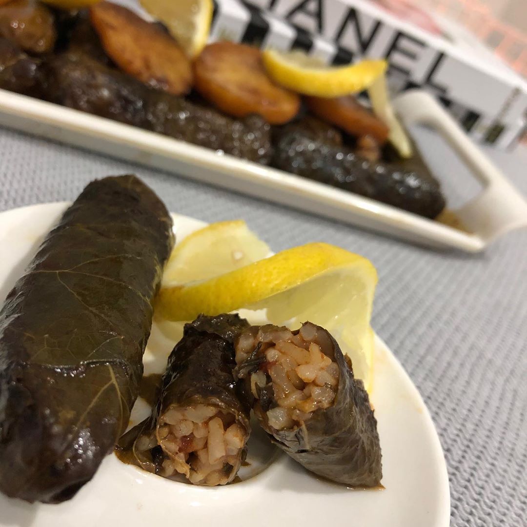 لذاذه من الاخر✨. . #ورق_عنب #ورق_عنب_ناطع #تقديمات_العيد #تقديمات_ضيافه