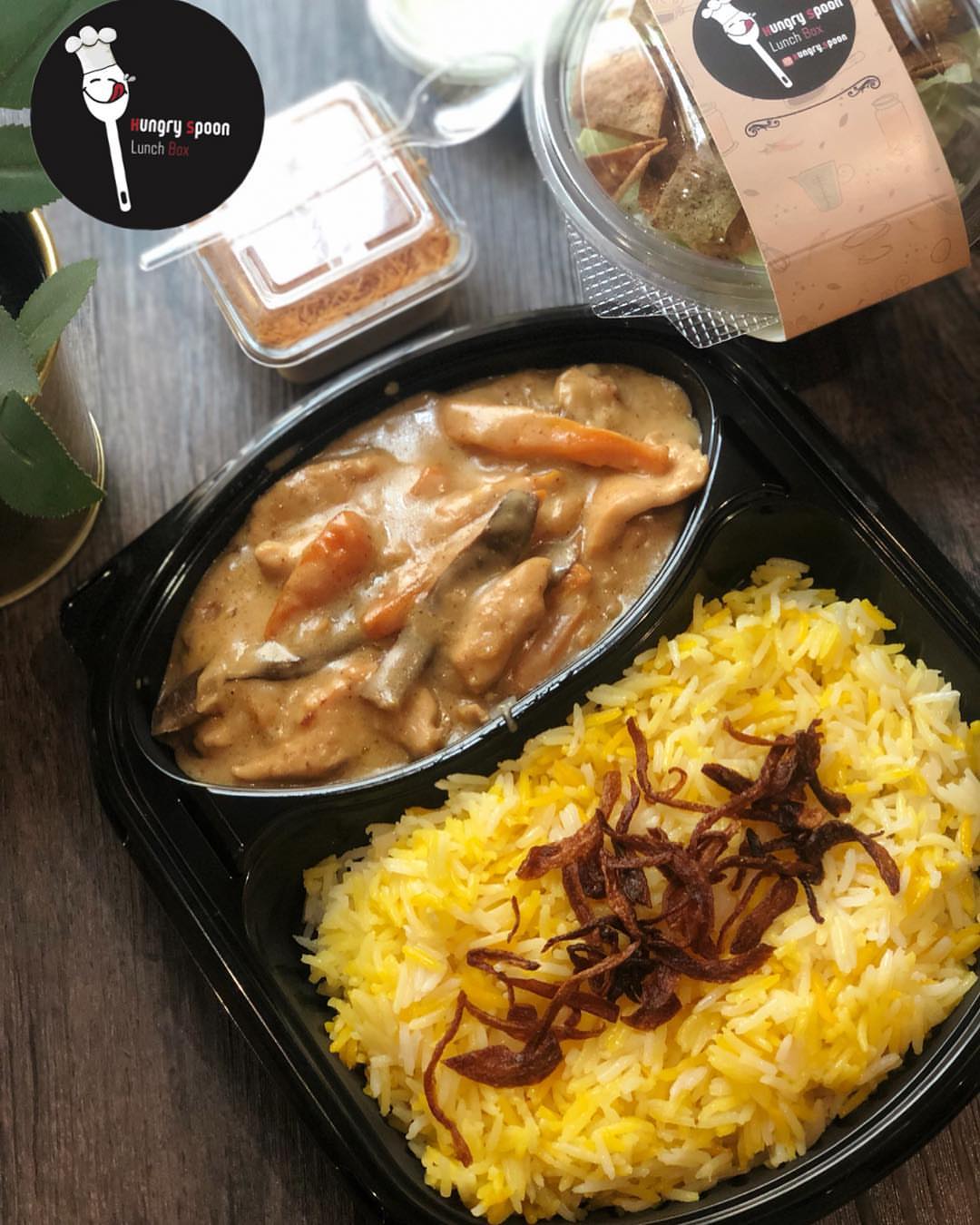 دجاج وبذنجان بالباشميل ، وسلطة الخس مع الزعتر ، حلى الخشخش #غداء_موظفين #غداء_عمل #غداء_ال