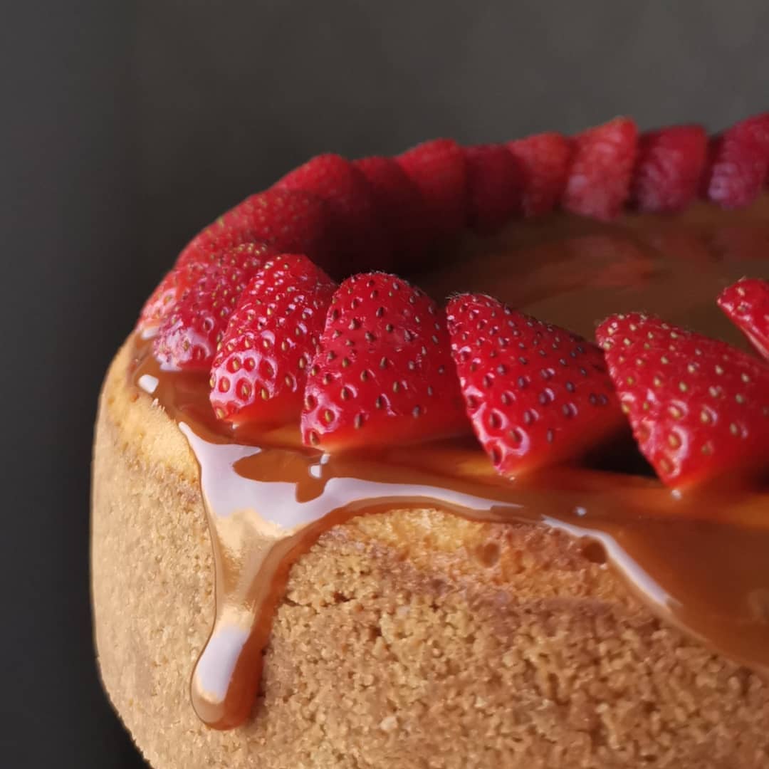 Strawberry Caramel cheesecake ❤️ 9 inches = 150 SR . . كراميل تشيزكيك 9 انش بالفراولة. . .