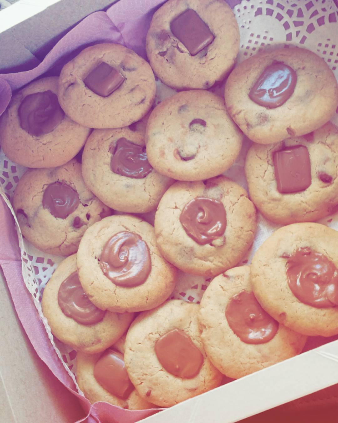 Full chocolate Cookies ❤️ . . . Available today . . . يتوفر اليوم 15 حبة كوكيز جاهز للإستل