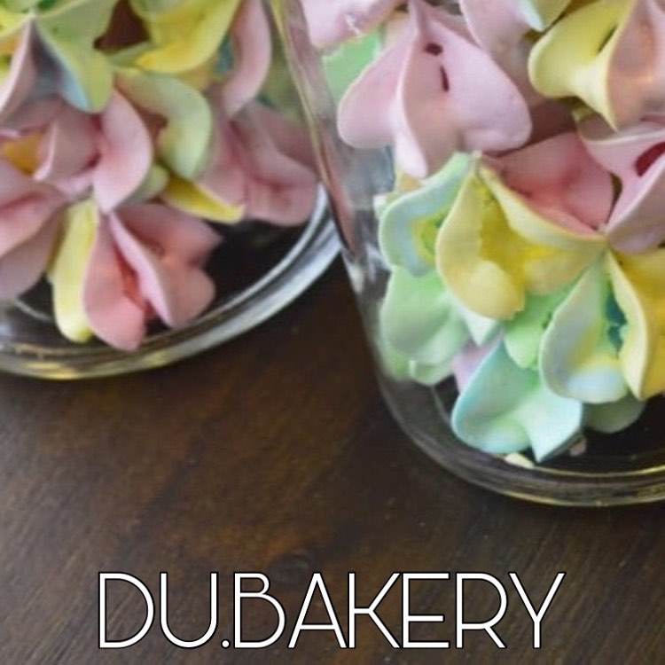 ‎جرة الميرنغ بلونك اللي تحبيه وبالنكهة اللي تختاريها هي ضيافتك المميزة مع القهوة Meringue