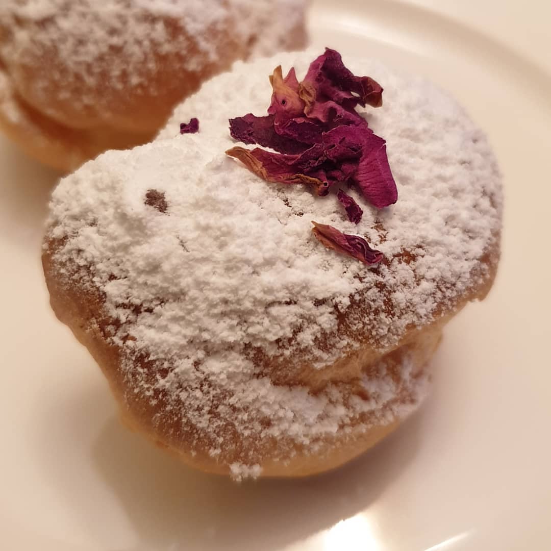 Satisfy your taste buds with a bite حبة وحدة كافية إنها تطيح الي براسك