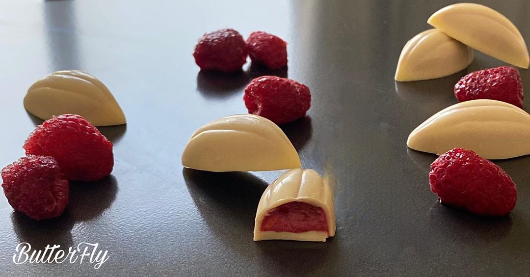 ڤري بيري شوكولاته بيضاء بحشوة التوت Very Berry White chocolate with raspberry ‎الرياض#جده#