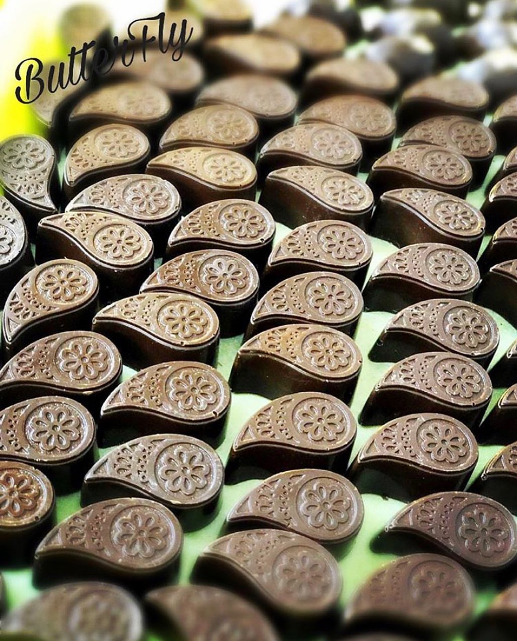 شوكولاتة داكنه بالمانجو والباشن فروت Dark chocolate with mango and passion fruit #الرياض#ش