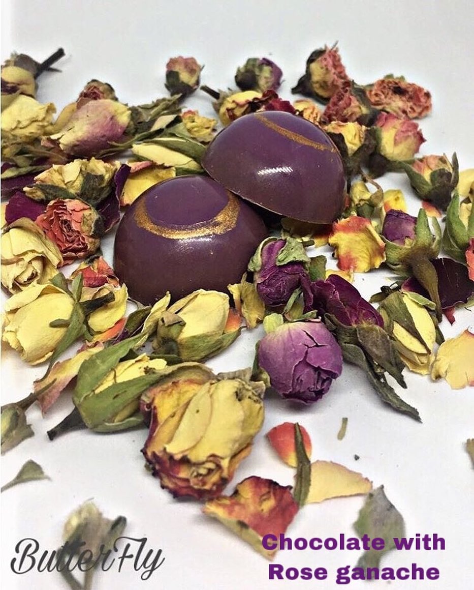 شوكلاتة جاناش الورد Chocolate with Rose ganache #الرياض#شوكولاتة#فاخره#مناسبات#حلويات#حفلا