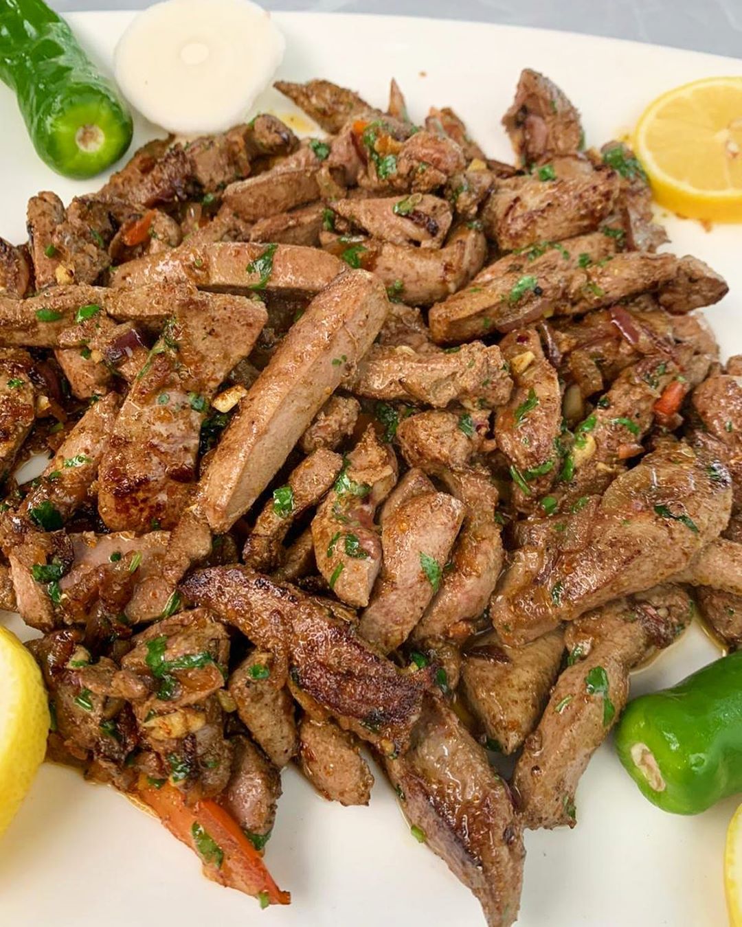 - خروف الشيف فروع جده والدمام بخدمتكم للفطور والغداء من الساعه 6 ونص صباحا يوميا للطلبات ا