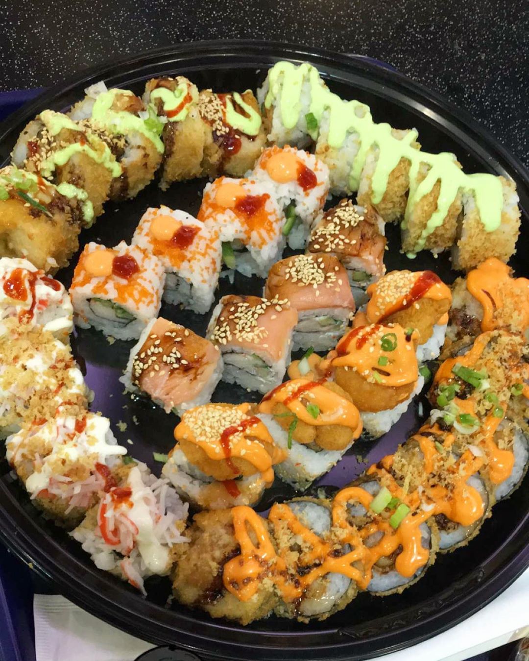 تشكيلة اطباق السوشي اللذيذ • • • • • • • • • • • • • #تصويري #foodie #السعودية #الكويت #ip
