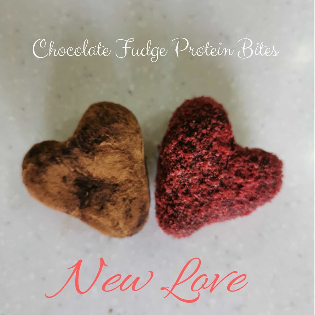 Chocolate Fudge Protein Bites ❤️ كرات الفدج بالشوكولاته و البروتين #raw #bites #bitez #hea