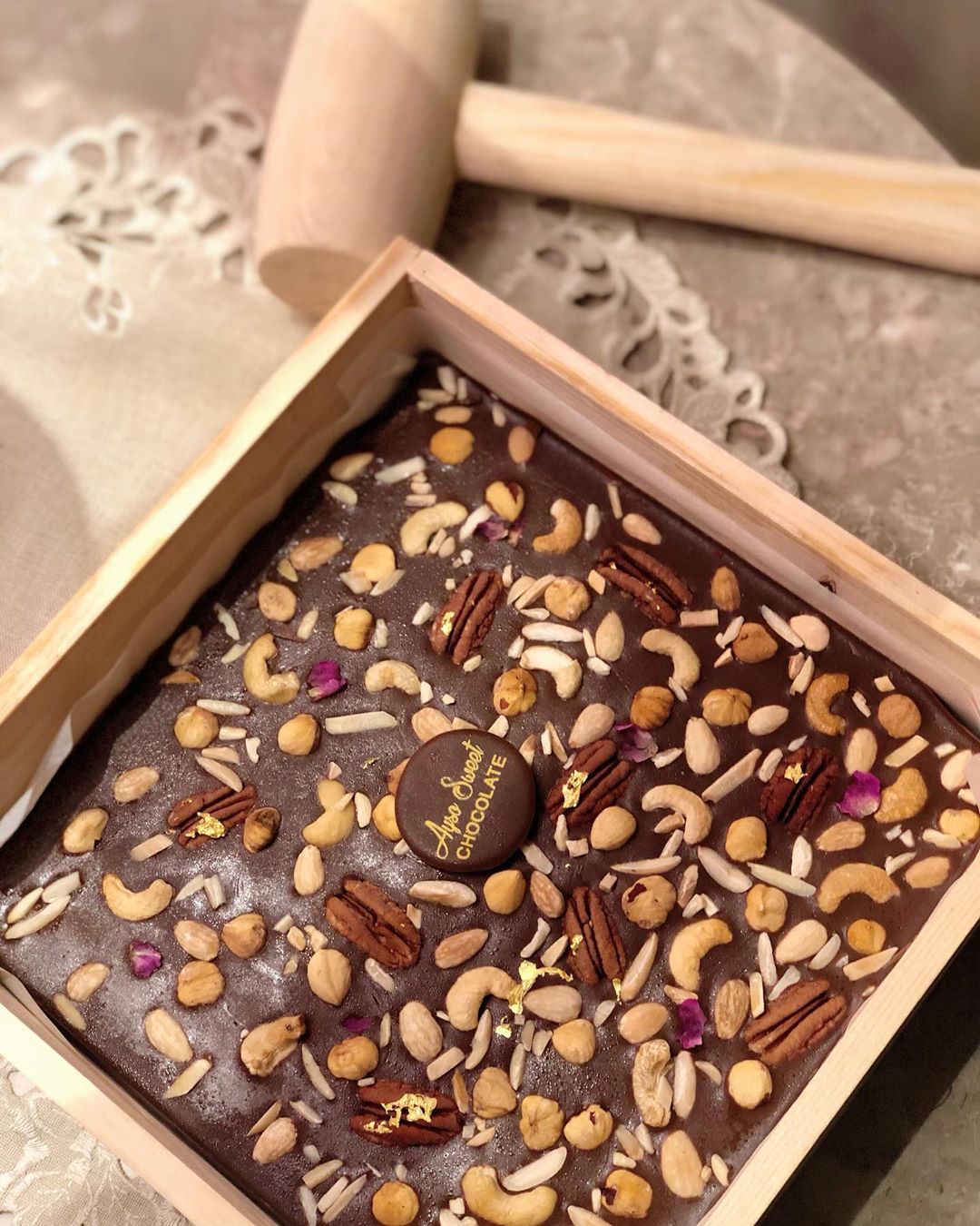 جاهزين للعيدية الجديدة؟ #CrackingChocolate