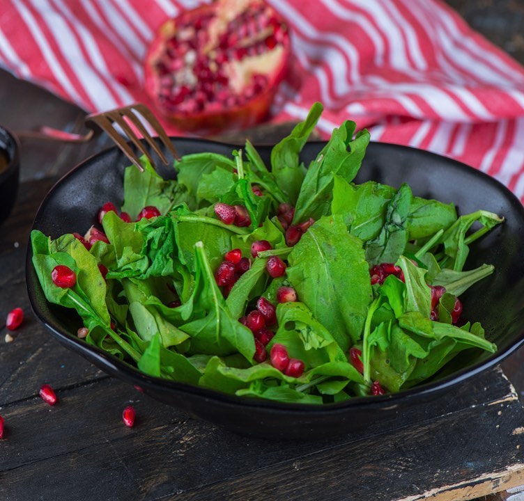 Rocca Salad سلطـة الجـرجيــر Nutrition facts: Kcals: 208 Fat: 14.7g Protein: 2.7g Carbs: 2