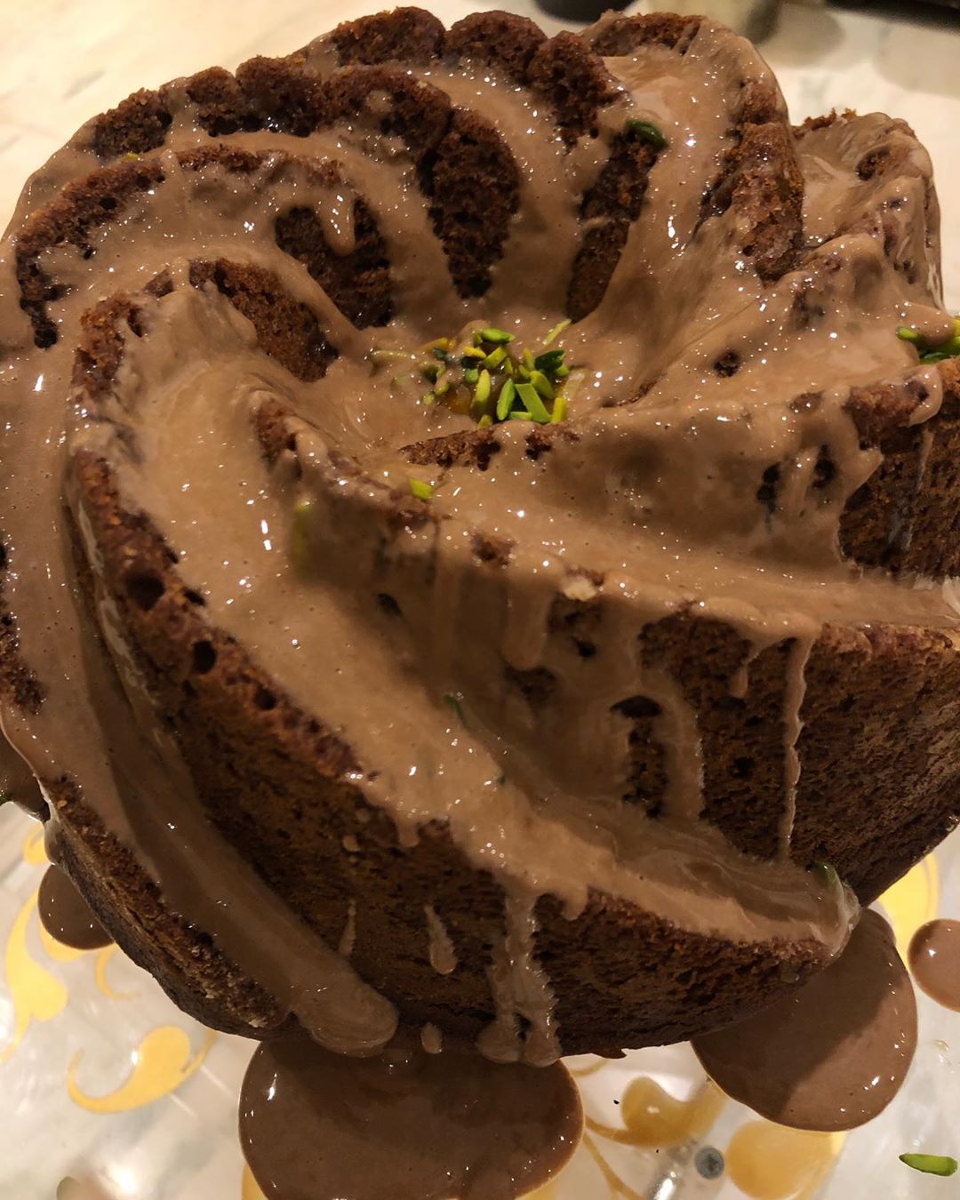 مع كيكتي مش حتئدر تكف إيديك . . . . . . . . . . . . . #6oorah_cake #cake #dates_cake #كيكة