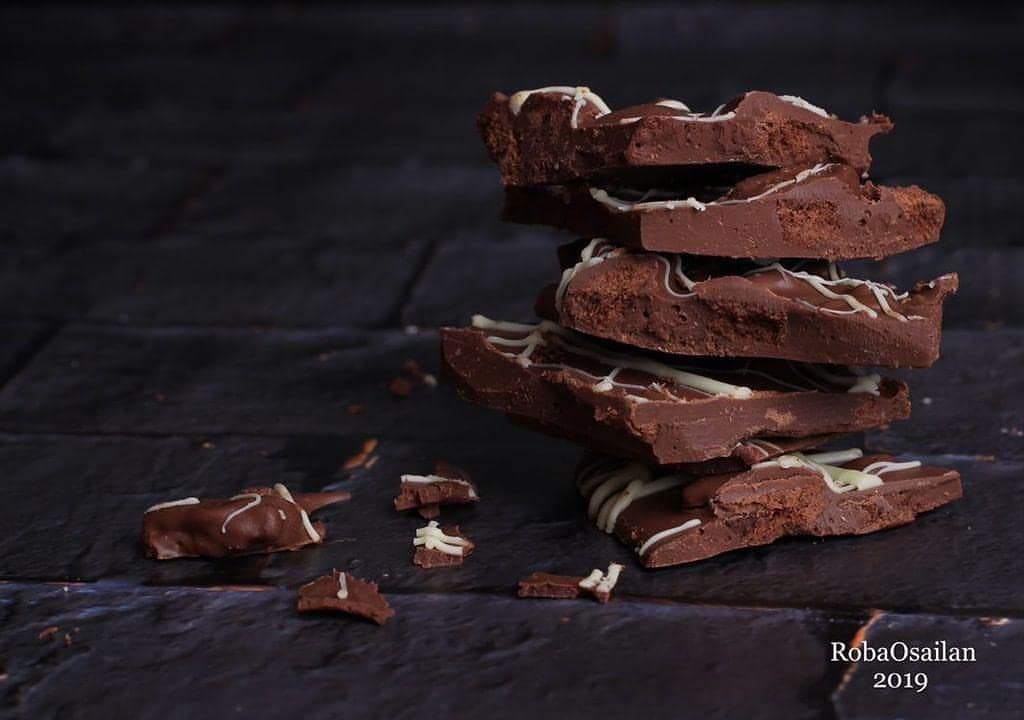 شوكوبارك بالبندق، نكهة جديدة مميزة شكرا للمصورة ربى عسيلان #medina #choco #chocolate_barks