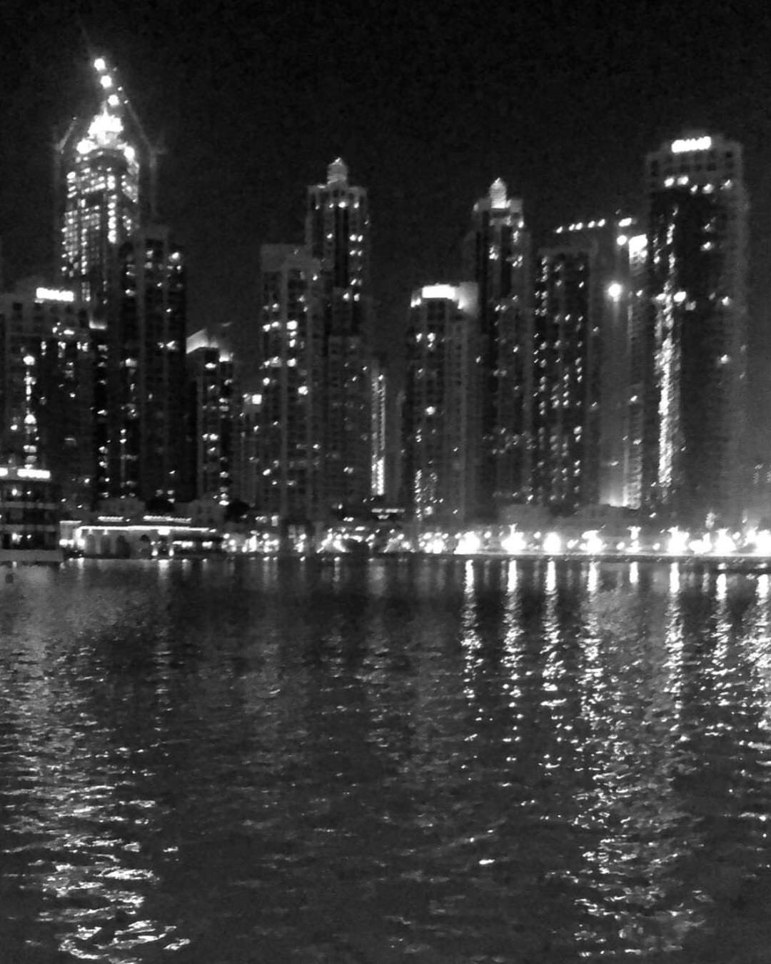 . . لو جمعت أيام عُمري من فرح ماتساوي لحظه من وقتي معك . . . . #exo #explore #snapchat #je