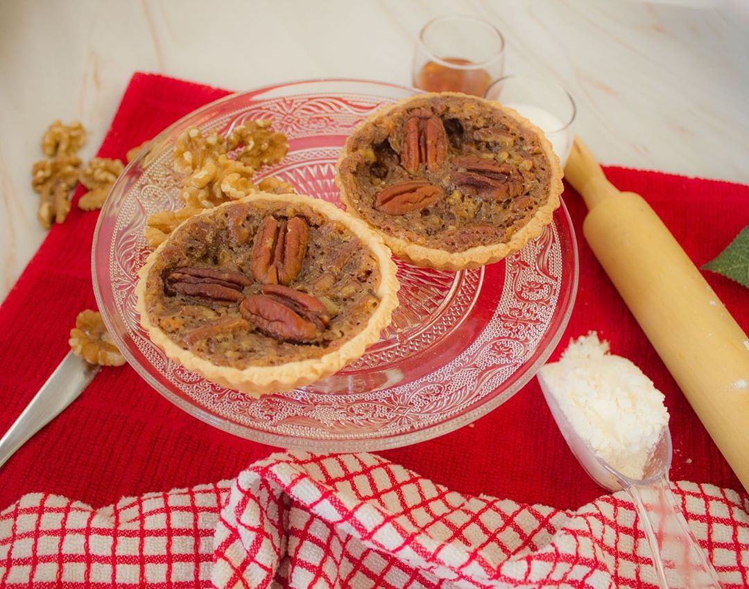 Pecanpie . . . #حلويات #البيكان #pie فطيرة جوز البيكان #pecanpie #pecan #icecream #فطيرة #