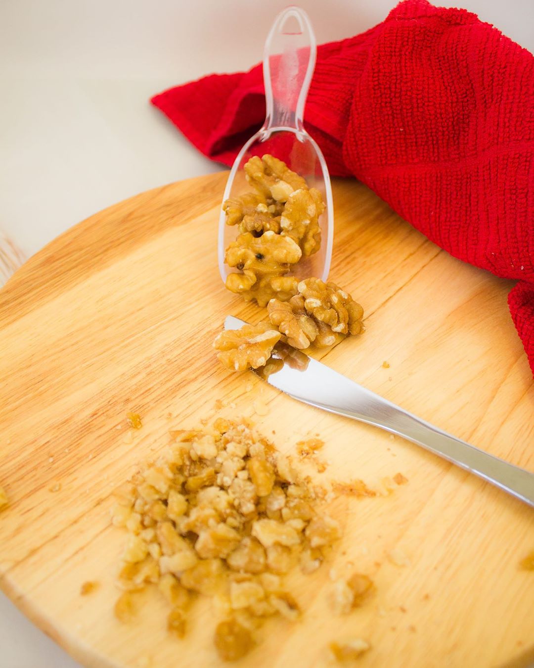في احد يعرف الفرق بين جوز البيكان(البقان) وجوز عين الجمل؟ . . . . #حلويات #جوز #sweets