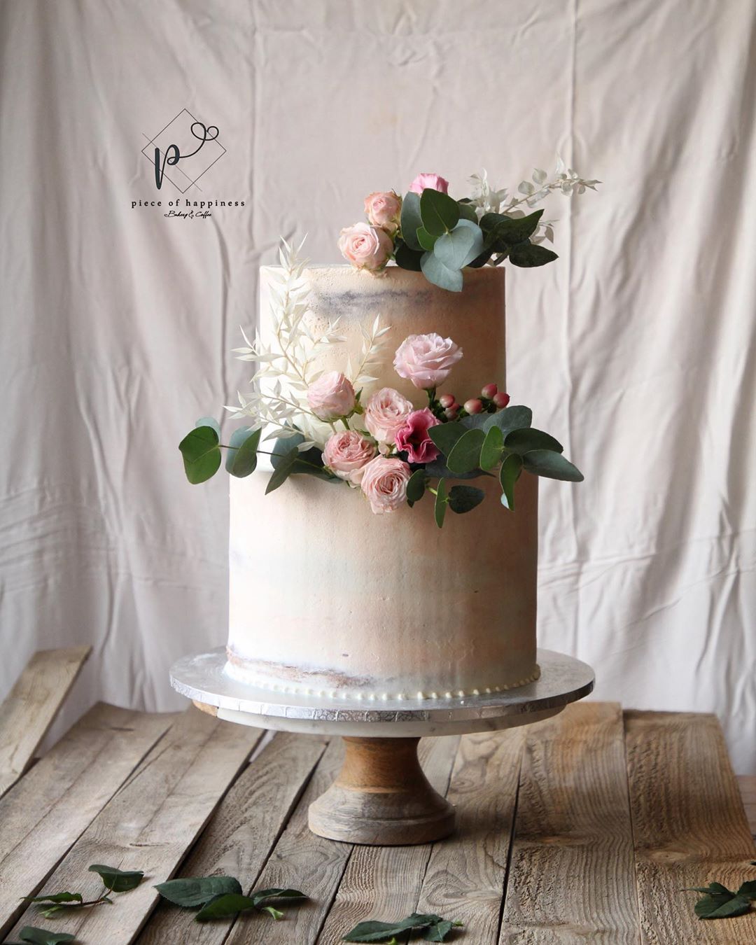 ‏ما خاب من أودع الله شتات أمره #macarons #macaronage #darkchocolate #cakedecorating #pista