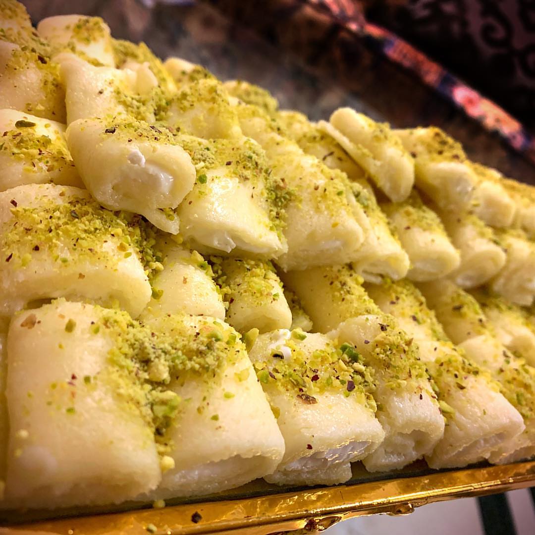 حلاوة الجبن الشهيرة . #غداء #عشاء #حلى #حلا #سينابون #معمول #اكل #طبخات #وصفات #جديد #السع
