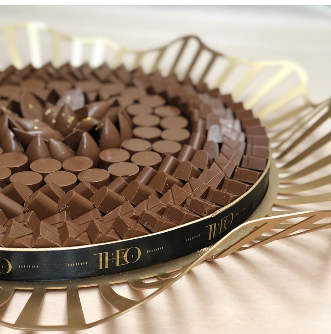 جاهزه للتسليم السعر ٣٥٠ ريال • • • #chocolatte #chocolab #sweet #chocolateheaven #chocolad